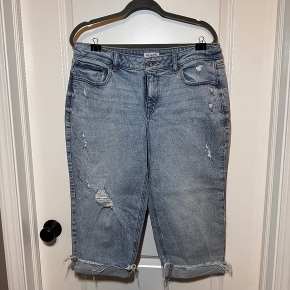 Capris Denim Distressed Size 16 Maurices - Picture 1 of 8